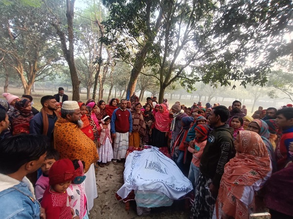 বিজিবির উদ্যোগে মায়ের মরদেহ দেখলেন প্রবাসী মেয়ে